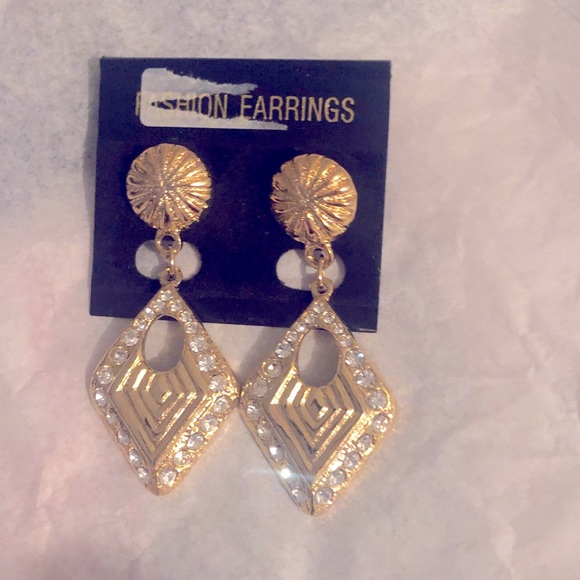 6 Different Pairs for $22 - Beautiful Earrings - Picture 6 of 11